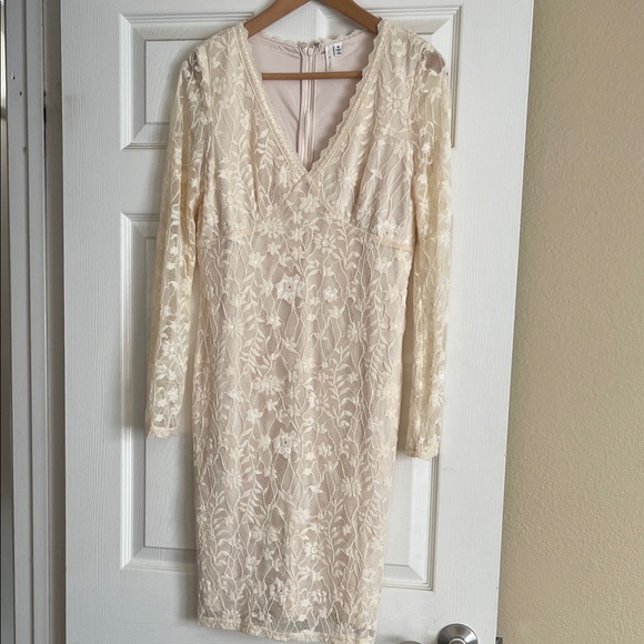 Chic Cream Floral Lace Dress - Picture 1 of 4